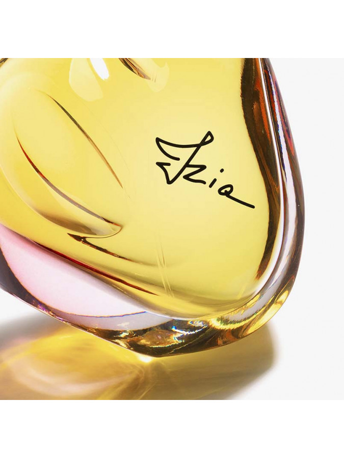 IZIA EAU DE PARFUM IZIA EAU DE PARFUM